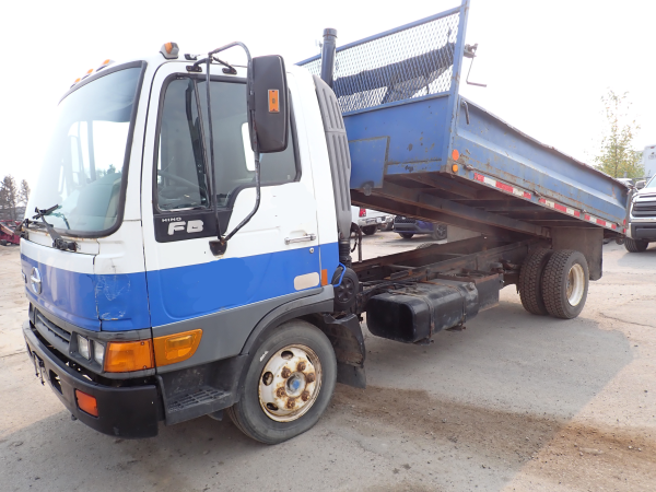 Camion 6 roues dompeur Hino FB