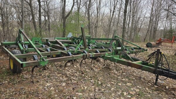 Cultivateur John Deere 980 22 pi, 3 rangées peignes - Stock#d8098f