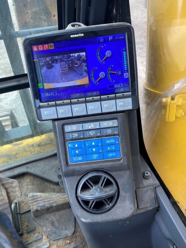 Excavatrice Komatsu PC390LC avec godet et pouce-8632HRS-Année:2016 Stock #S2223K/9216 - Image 4