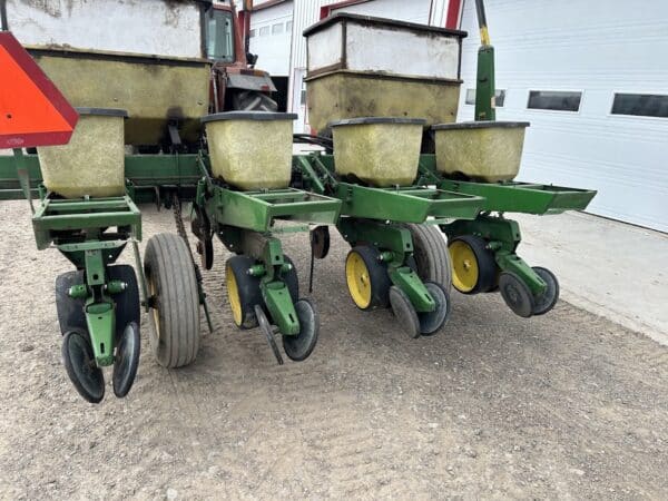 Planteur John Deere 7000 4 rangs - Stock#d8672j – Image 2