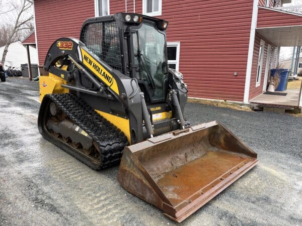 Skidsteer NewHolland C332 sur chenille–État neuf-godet-fourches-Sans urée–Année:2022–500hr–Stock#E1189A/9243 - Image 2