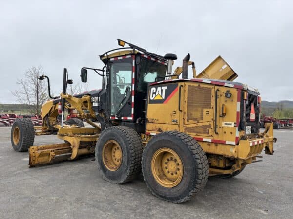 Niveleuse Caterpillar 140M avec blade 14pi et aile à neige-anné:2012-10.620 heures-Stock#E1200W/9387 – Image 3
